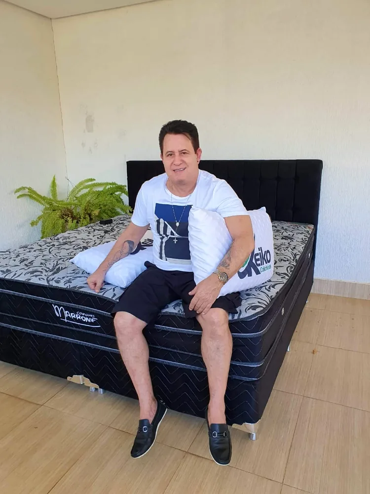 Marrone com colchão Keiko